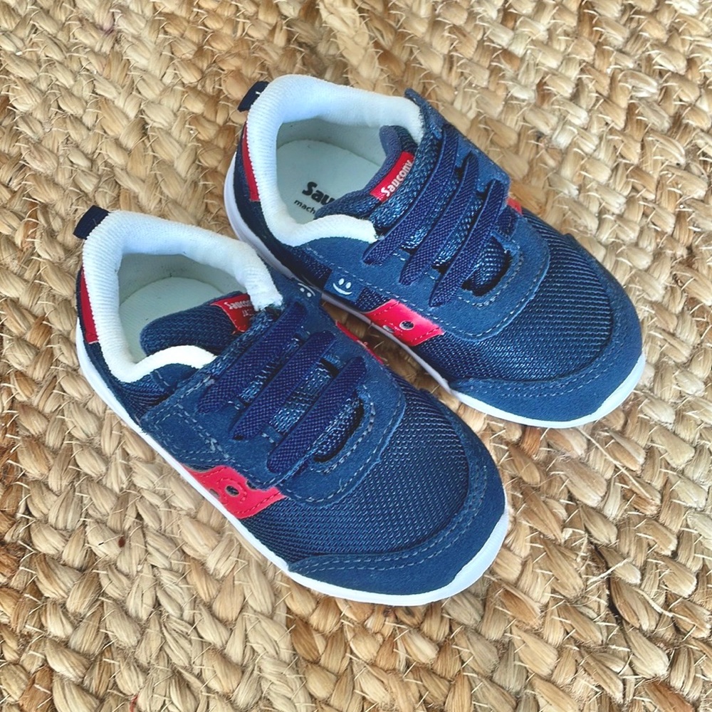 Brand NEW, never worn!! Size 6M Saucony for toddler boys! Super comfy and cute!
